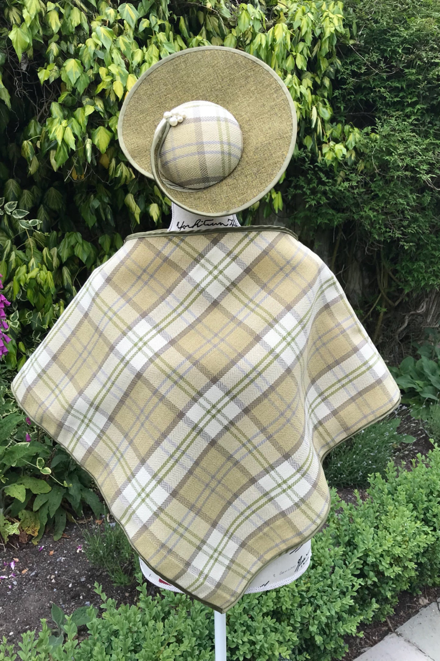 Tweed Check Cape - Green