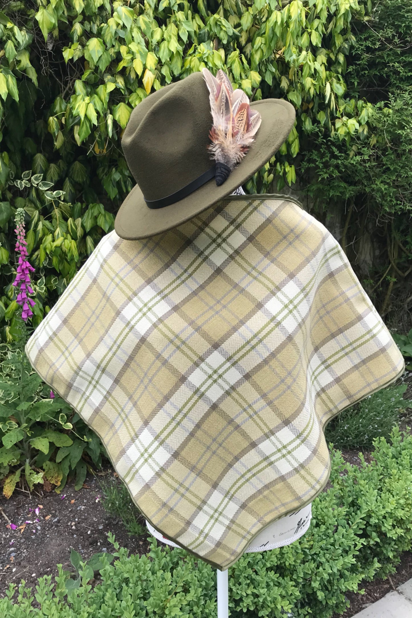 Tweed Check Cape - Green